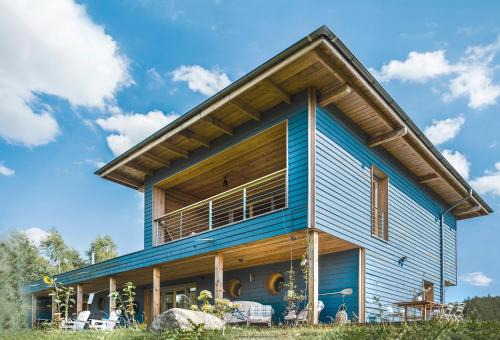 Family Lodge for 13 guests, fireplace, lakeview, sauna, hot tube