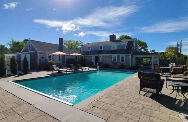 Family Oasis w/Heated Pool, 4-bedrm house in South Yarmouth, Steps from beach