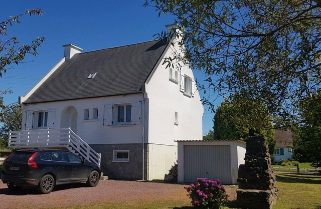 Family Retreat: Cozy Home Near Granville – Terrace, Garden, Parking, Bikes, and More!