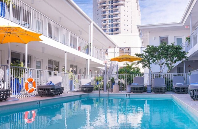 Family Reunion in Miami Beach! 4 Apartment Units! On-site Pool, Mini Kitchenette