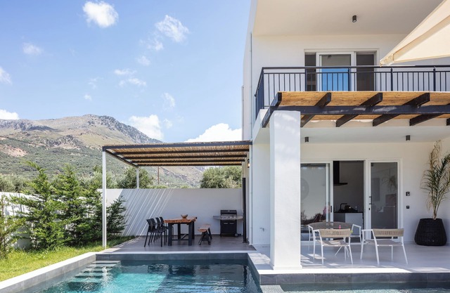 Family villa with Private Pool , 200m to the beach