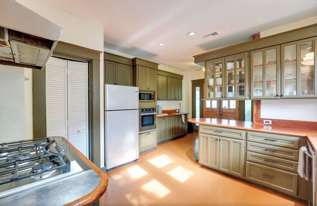 / FamilyGetaway in Cooper-Young / Brand New, 2 Houses