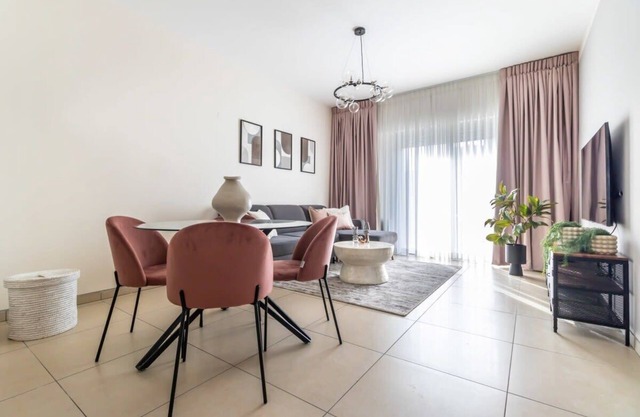 Fantastic 1BR Apartment with Parking in the city center