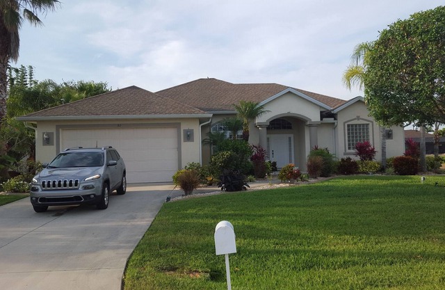 Fantastic 3/2 Villa minutes From White Beaches Of SWF, with Private Pool