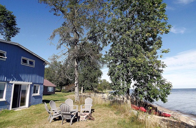 Fantastic 4-bdrm Lake House in Cedar River