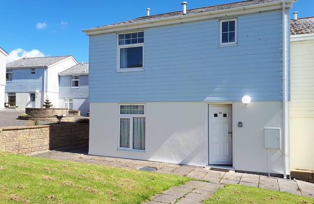 Fantastic Location! Family Resort! Swimming Pools, Wi-Fi, Free Parking, Cornwall