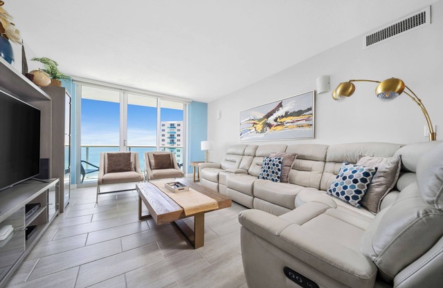 FANTASTIC OCEAN VIEW - CONDO ON THE BEACH 2B/2B!