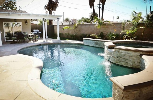 Fantastic Pool/Jac Home: 4 EnSuites, Walk 2 Disney