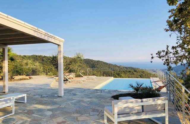 Fantastic villa with a unique sea view and private pool in the olive grove