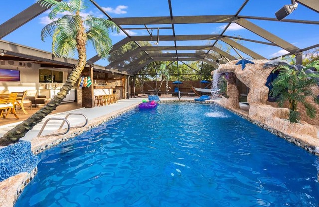 Fantasy Resort OMG PoolWaterfall outdoorKitchn Gym