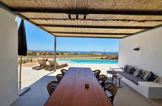 Faragas Hill Oasis Villa