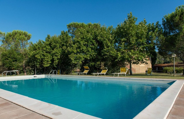 Farmhouse in Tuscany - Trilo 4/6 p. swimming pool wifi garden parking restaurant