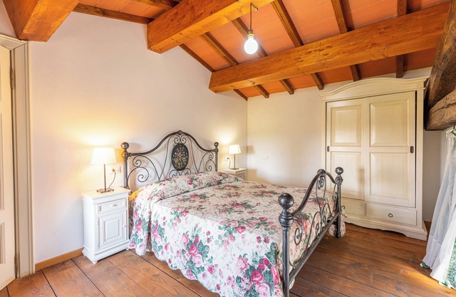 Farmhouse 'Prugnolo' with Shared Pool, Wi-Fi and Air Conditioning