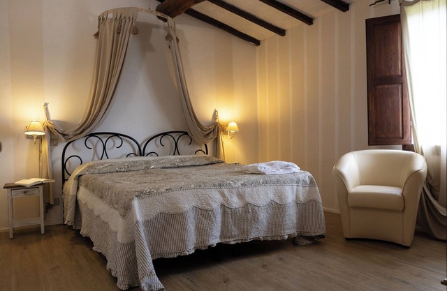 Farmhouse San Carlo-apartment 2/4 people, swimming pool, wifi restaurant, garden