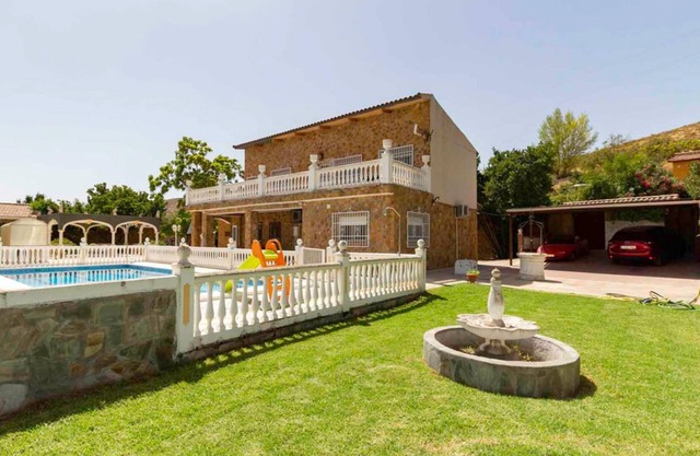 Farmhouse with large garden, large pool