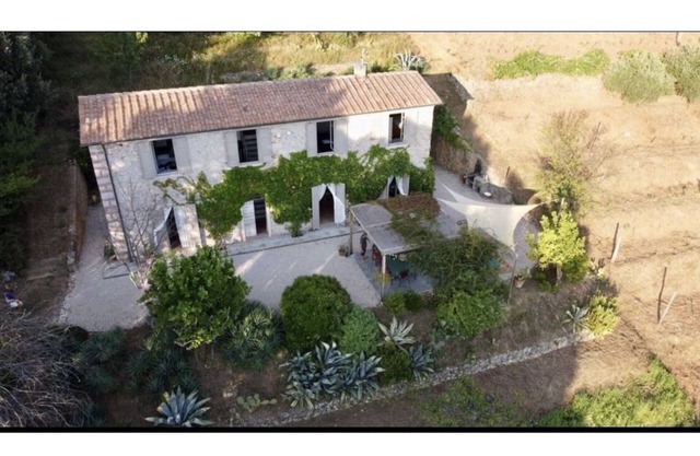 FASCINATING COUNTRY HOUSE IN THE COUNTRYSIDE SEA VIEW
