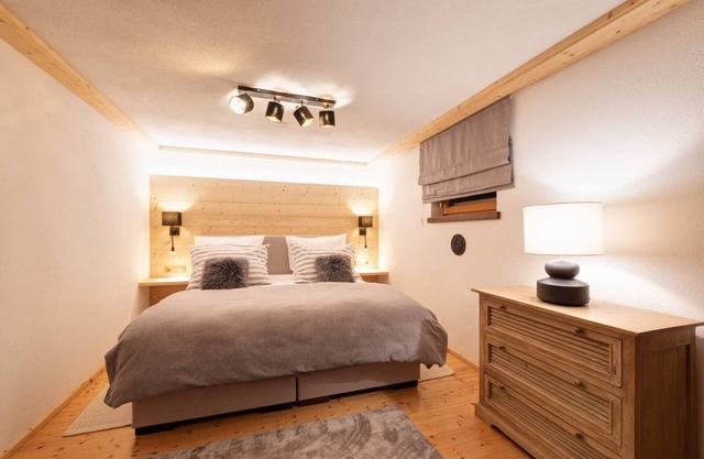 ☆ FavoriteStays Comfort Apartment with Terrace