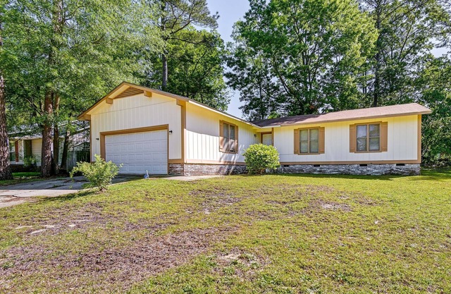 Fayetteville Vacation Rental w/Yard!