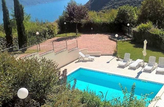 Feel good in the green, view of the lake, ideal for cycling and hiking, WiFi