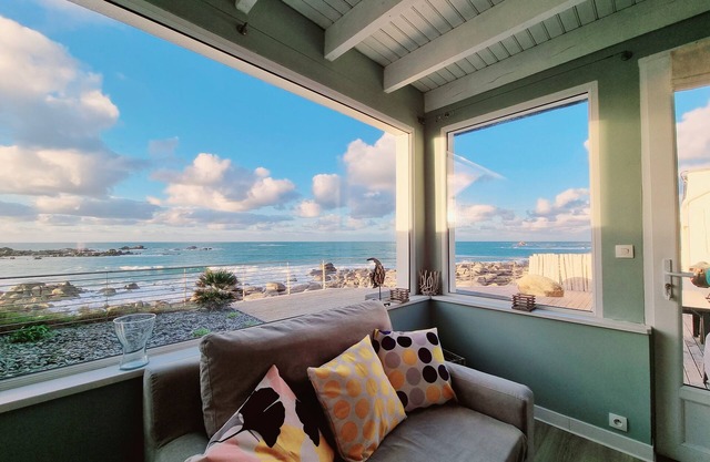 Feet in the water: IMPRENABLE SEA VIEW + JACUZZI