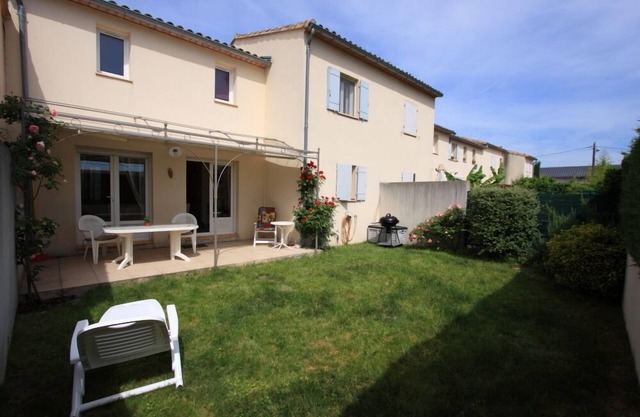 Fenced villa, 4 people, garden, St-Quentin-la-Poterie 4km from historic Uzès,