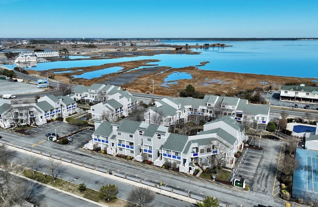Fenwick Island DE or Ocean City MD Charming Coastal Comfort at the Beach