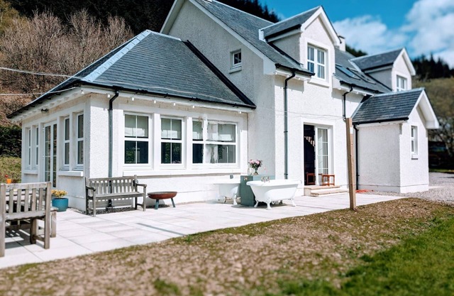 Feochan Bheag - sleeps 10 guests in 5 bedrooms