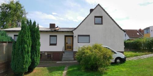 Ferien Haus für 6 Pers mit privat Küche Bad WC und Garten Top Lage in Kassel Wilhelmshöhe