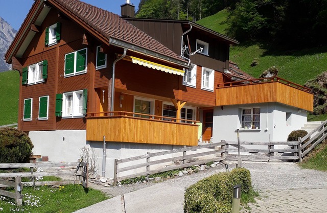 Ferienh. suitable for 2Fam, above Lake Lucerne, Switzerland (up to 3Tg on request)