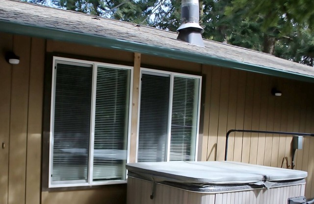 Fern Gully: Cozy cottage, Hot tub, Wood stove