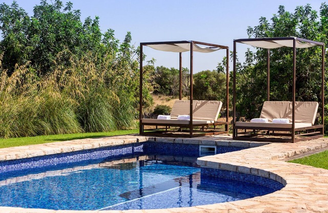 Finca with pool, beautiful garden and stylish furnishings near San Lorenzo