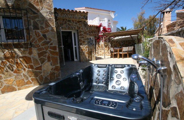 Finca Brownies, top natural stone villa by the sea