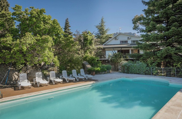Finca 'Villa Karina' with Mountain Views, Private Pool and Wi-Fi