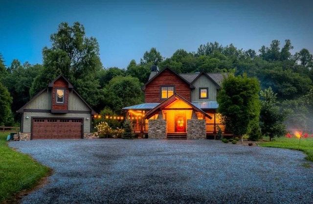Firefly Farmhouse - Riverfront | Modern | 2 Bedroom w loft