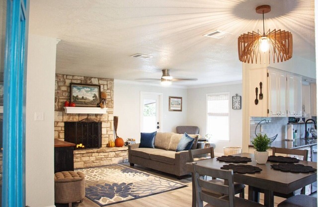 Firefly Flats, Boerne - Walk to Downtown