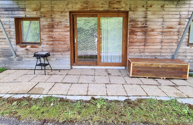 First floor 6/7 people, Self-contained arrival. Skiing and hiking
