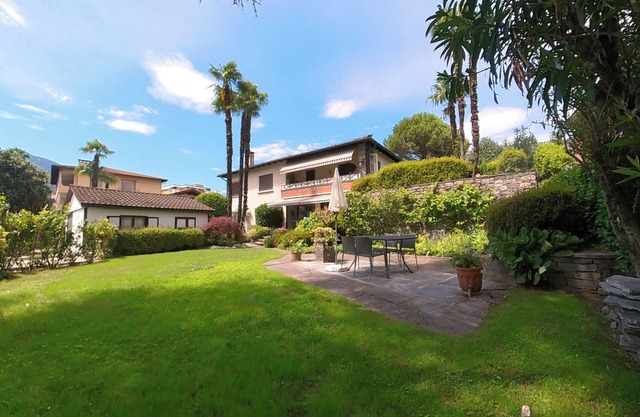 First floor apartment in a two-family house in a sunny location with a large garden