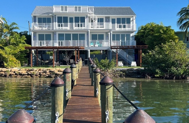 FISHERMANS Paradice a Beach waterfront property on Pirates Cove Buccaneer Point