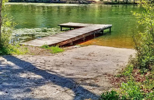 Fishermans retreat at desirable Guntersville Mid Lake, Private boat ramp & dock