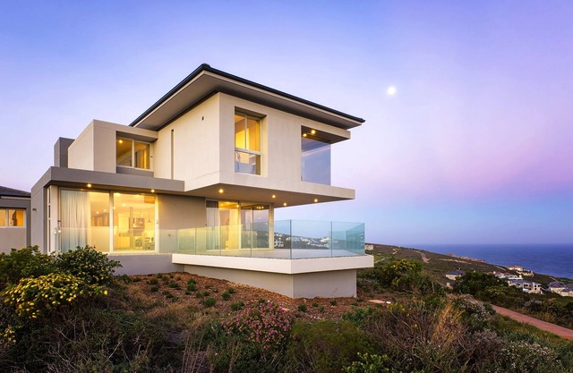 Five * 4-bedroom house on SA's best golf course. Best views on the estate.