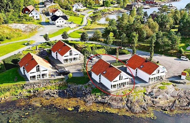 Five-Bedroom Holiday home in Jelsa 2