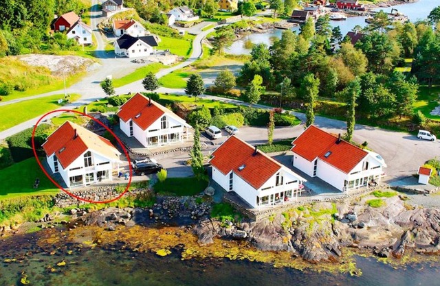 Five-Bedroom Holiday home in Jelsa 3