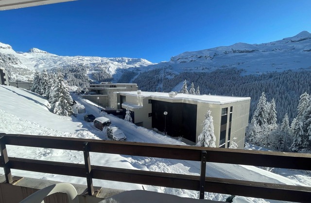 Flaine Forêt, cosy south-facing T3, large balcony + view, 2 bedrooms, sleeps 6