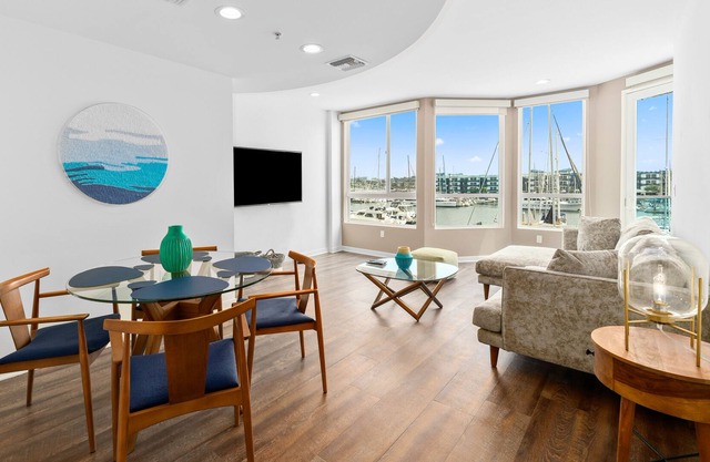 "Flamingo" Rare Find 2Bedroom 2bath Marina Del Rey