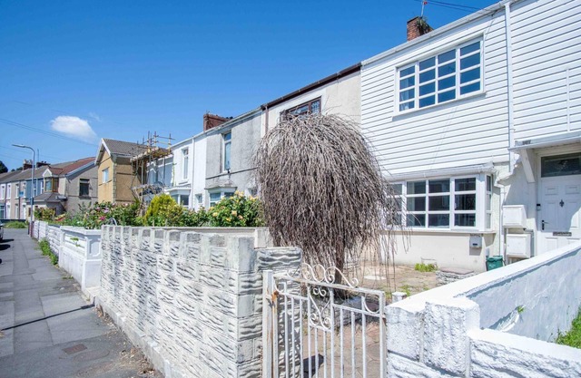 Flat 1 Brunswick - 2 Bed Economy Flat - Swansea