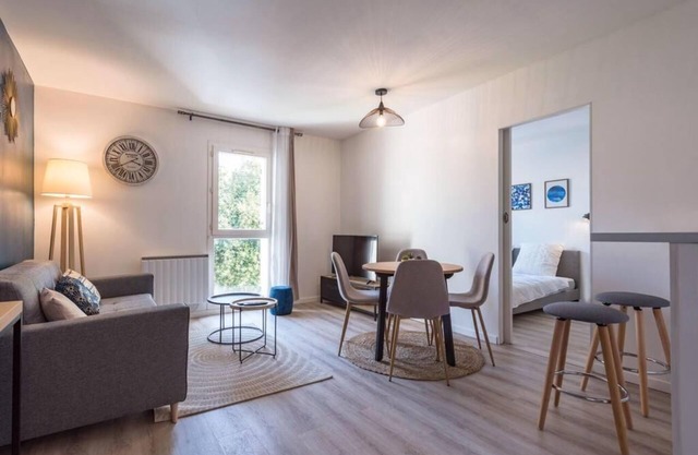 Flat 4 people - Near Disneyland