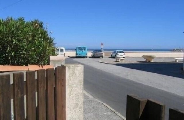 Flat with 2 rooms very close to the beach