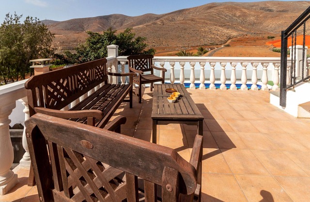 Flatguest Chozo del Viejo - Peaceful country Villa with Pool