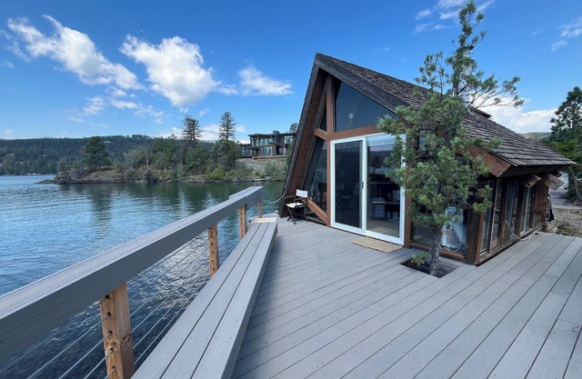 Flathead Lake Island Chalet