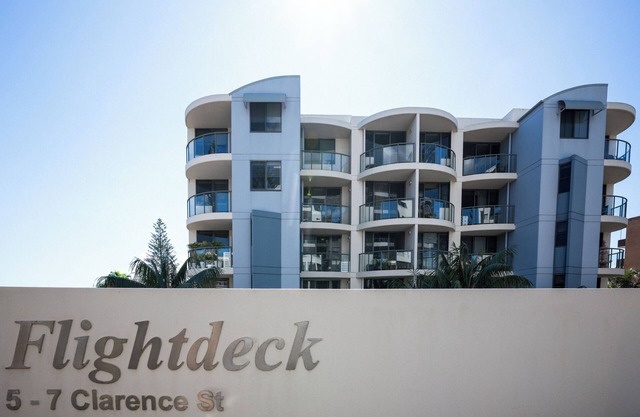 Flightdeck 203 - 4 Bedroom unit in Town